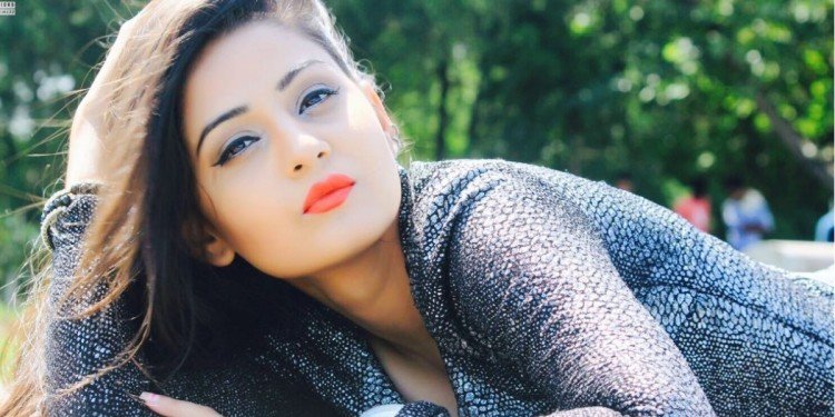 इन पहाड़ी ब्यूटीज ने टीवी पर खूबसूरती के साथ हॉटनेस के भी लगाए तड़के, देखें तस्वीरें