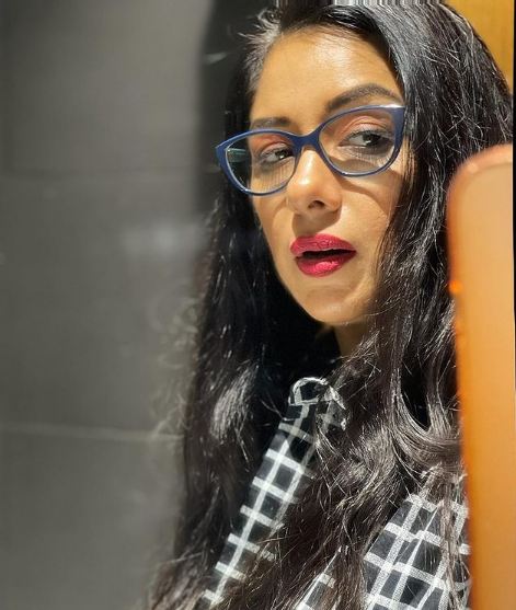 वनराज ही नहीं परदे पर काव्या के ससुर संग रोमांस कर चुकी हैं अनुपमा फेम रूपाली गांगुली
