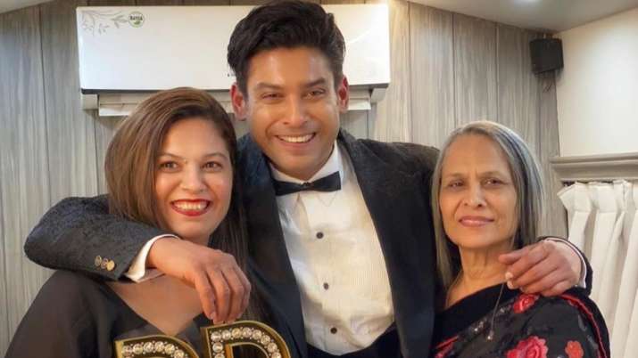 मॉडलिंग के दिनों में ही हो गई थी सिद्धार्थ शुक्ला के पिता की डेथ, अब एक्टर की मौत से टूट पड़ी माँ रीता शुक्ला