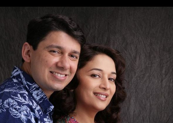 बेटे के कॉलेज में एडमिशन होने के बाद खुश हुईं माधुरी और पति श्रीराम नेने, किया ऐसा पोस्ट
