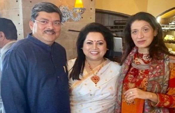 इन 5 नेताओं ने बुढ़ापे में बांधा सेहरा, एक ने तो 25 साल छोटी लड़की से रचाई शादी