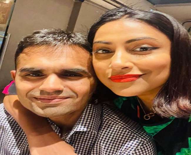 जानिए कौन है ? Ncb अधिकारी समीर वानखेड़े और उनकि पत्नि क्रांति रेडकर और क्यू कर रहीं ट्रेंड