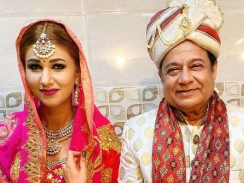 एक महफिल में जब अनूप जलोटा भजन छोड़ गाने के लिए वीबी के लिए गाना, सभी हो गए हैरान