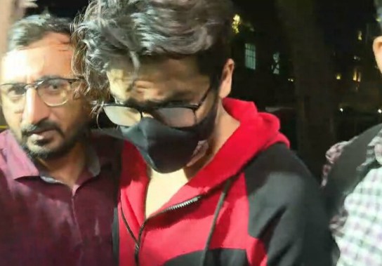 बड़ी खबर: शाहरुख खान के बेटे आर्यन को Ncb ने ड्रग पार्टी करते किया गिरफ्तार, खानी पड़ेगी अब जेल की हवा