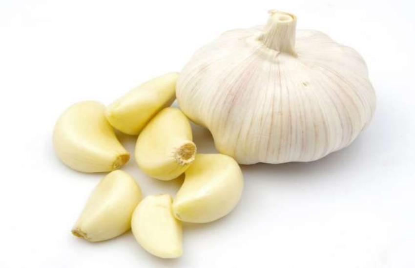 Garlic Price : सर्दियों की आहट से पहले ही लहसुन के दामों में आई गर्मी, अब इतनी हो गई है कीमत