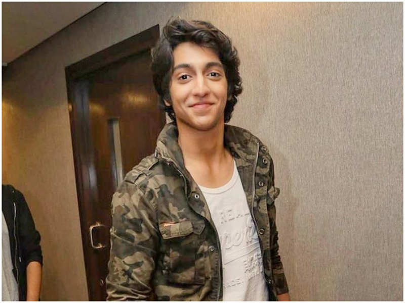 Aryan Khan की फ्रेंडलिस्ट में हैं ये 7 स्टारकिड्स, कई तो आज बॉलीवुड में बन चुके हैं फेमस नाम