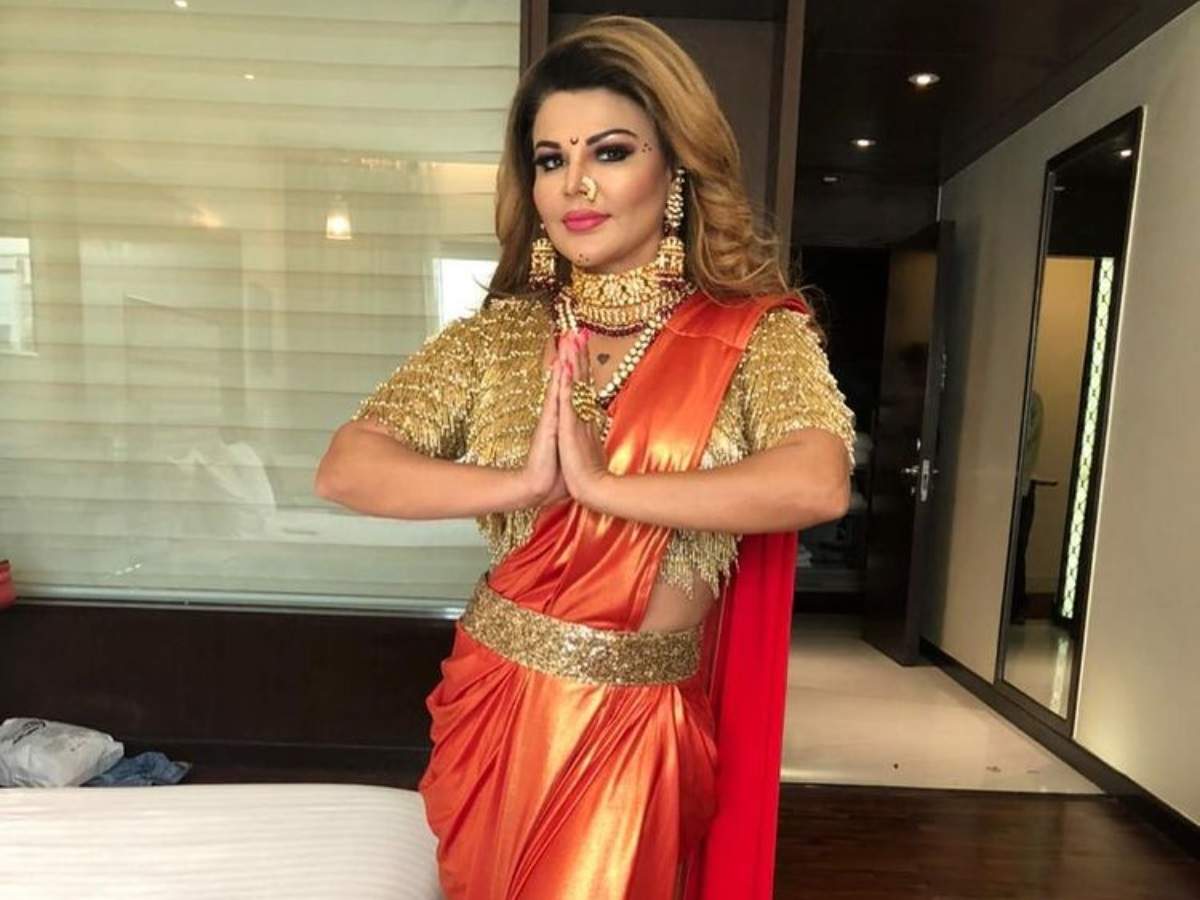 उर्फी जावेद के बर्थडे पर राखी सावंत ने 'मटकाउं मैं कमरिया धीरे धीरे' गाने पर मटकाई कमर, वीडियो वायरल
