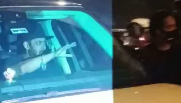 आर्यन की गिरफ्तारी के बाद शाहरुख़ खान के सपोर्ट में बॉलीवुड सेलेब्स, मन्नत के सामने स्पॉट हुए सलमान