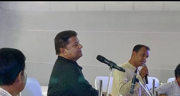 एक महफिल में जब अनूप जलोटा भजन छोड़ गाने के लिए वीबी के लिए गाना, सभी हो गए हैरान