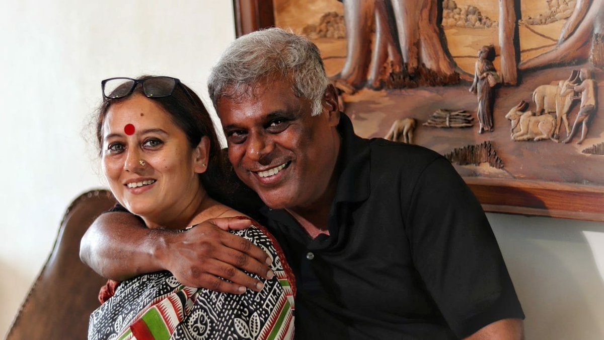 इन स्टार्स विलेन की पत्नियों के आगे ये हीरोईनें लगती हैं फींकी, लेकिन लाइमलाइट से रहती हैं दूर