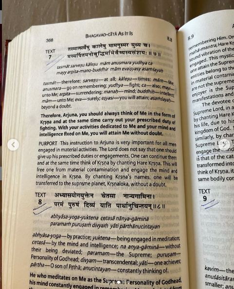 मौनी रॉय ने Insta पर शेयर की श्रीमद्भागवत गीता के कई पन्ने, बताया क्यों इन्सान बनते हैं सांप और शुअर
