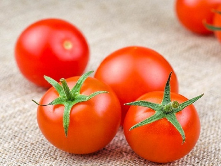 Tomato Price : महंगाई में और लाल हुआ टमाटर, जानिए क्या है अब नई कीमत