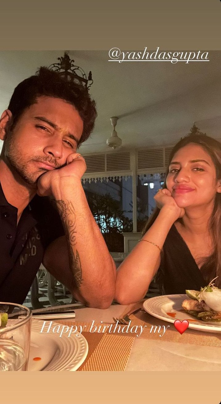 मां बनने के बाद नुसरत जहां ने गुपचुप तरीके से बॉयफ्रेंड से रचाई शादी, केक में लिखाया ये नाम...