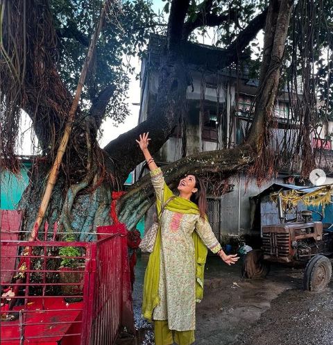 शिल्पा के बाद देबिना बनर्जी ने मुंडवाया सिर, सोशल मीडिया पर शेयर की वीडियो