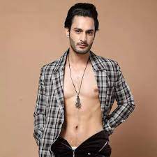 Bb15: इन कंटेस्टेंट्स का घर में जाते ही जोश पड़ा ठंडा, फैंस ने दिया बोरिंग सदस्य का टैग...