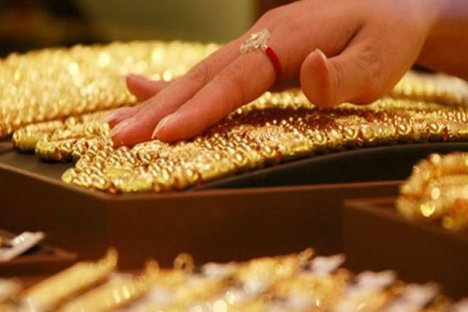 Today Gold Sliver Price : महीेने की पहली तारीख को सोने और चांदी के दाम में आई भारी गिरावट, अब मात्र इतने रुपये में मिल रहा 1 तोला सोना
