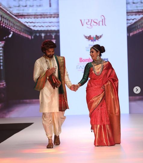 शिल्पा के बाद देबिना बनर्जी ने मुंडवाया सिर, सोशल मीडिया पर शेयर की वीडियो