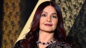 आर्यन की गिरफ्तारी के बाद शाहरुख़ खान के सपोर्ट में बॉलीवुड सेलेब्स, मन्नत के सामने स्पॉट हुए सलमान
