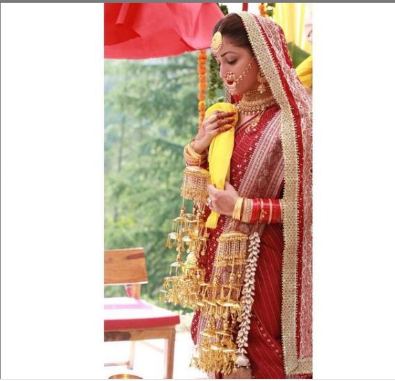 शादी के बाद पहली बार साथ नजर आए यामी गौतम व आदित्य धर, मत्था टेकने पहुंचे अमृतसर