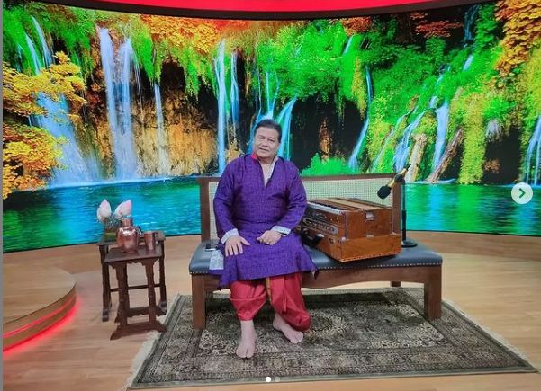 एक महफिल में जब अनूप जलोटा भजन छोड़ गाने के लिए वीबी के लिए गाना, सभी हो गए हैरान