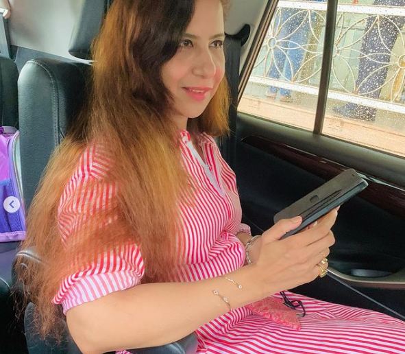 मनोज तिवारी की पहली पत्नी रानी इस पंजाबी सिंगर को कर रही डेट, Insta पर किया प्यार का इजहार