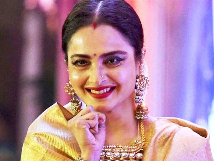 जब रेखा ने दोस्तों से एक्ट्रेस बनने की जताई थी इच्छा, मजाक उड़ाते हुए उन्होंने कही थी ये बात...