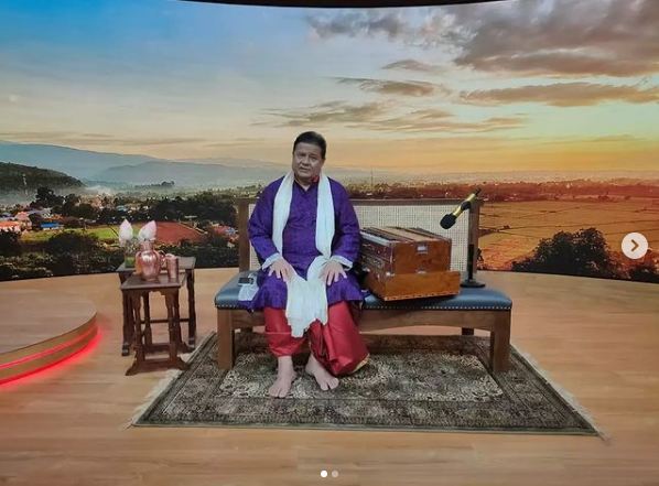 एक महफिल में जब अनूप जलोटा भजन छोड़ गाने के लिए वीबी के लिए गाना, सभी हो गए हैरान