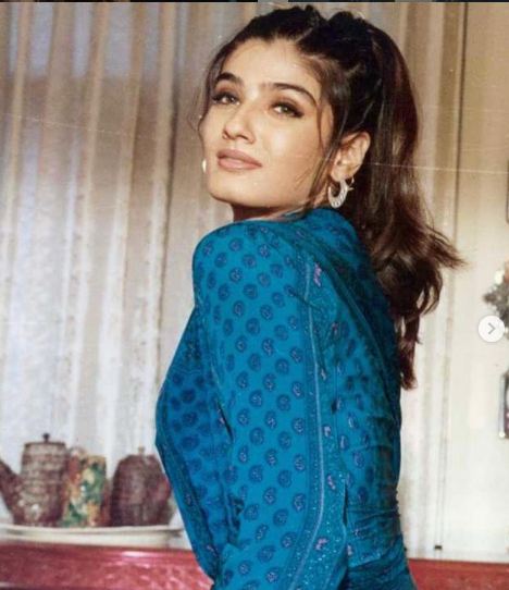 जिस बच्चे को रवीना टंडन ने कभी शूटिंग से करा दिया था, आज बन गया सबसे बड़ा सुपरस्टार