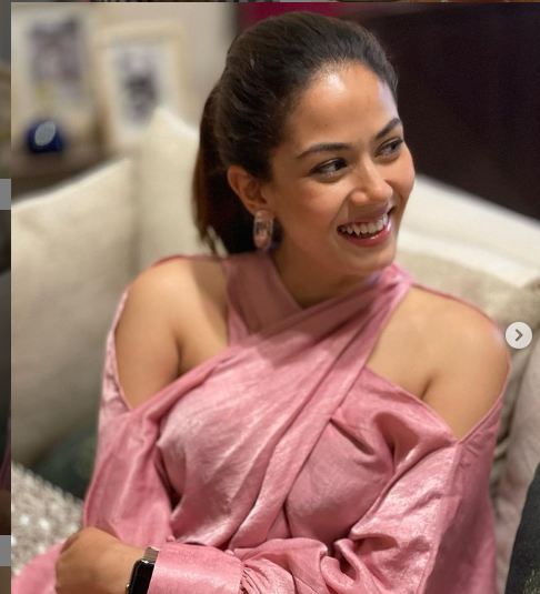 फैमिली संग मालदीव पहुंचे शाहिद कपूर, मीरा ने बिकिनी में फोटो शेयर कर Insta पर लगाई आग