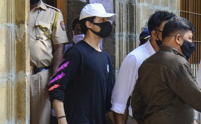 Aryan Drug Case : आर्यन खान को कोर्ट ने दिया बड़ा झटका, नहीं मिली जमानत,अभी जेल में ही बितेंगे दिन