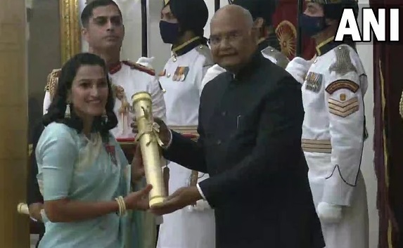 Padma Awards : खेल जगत की इन मशहूर हस्तियों को राष्ट्रपति ने किया सम्मानित, मैरी कॉम को पद्म विभूषण तो पीवी सिंधु को मिला पद्म भूषण
