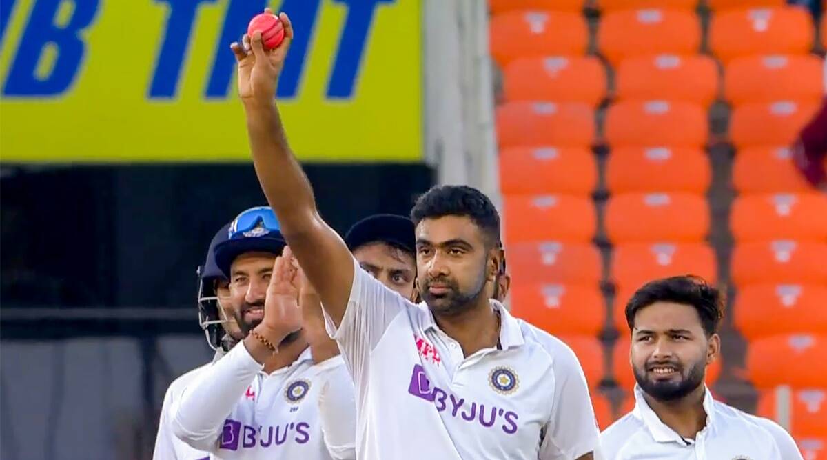 भारतीय क्रिकेट के तीसरे सबसे सफल गेंदबाज ने खुद को बताया अनिल कुंबले का फैन, कुंबले के रिकॉर्ड के बराबरी करने के बाद ले लेगा संन्यास 3 Ashwin