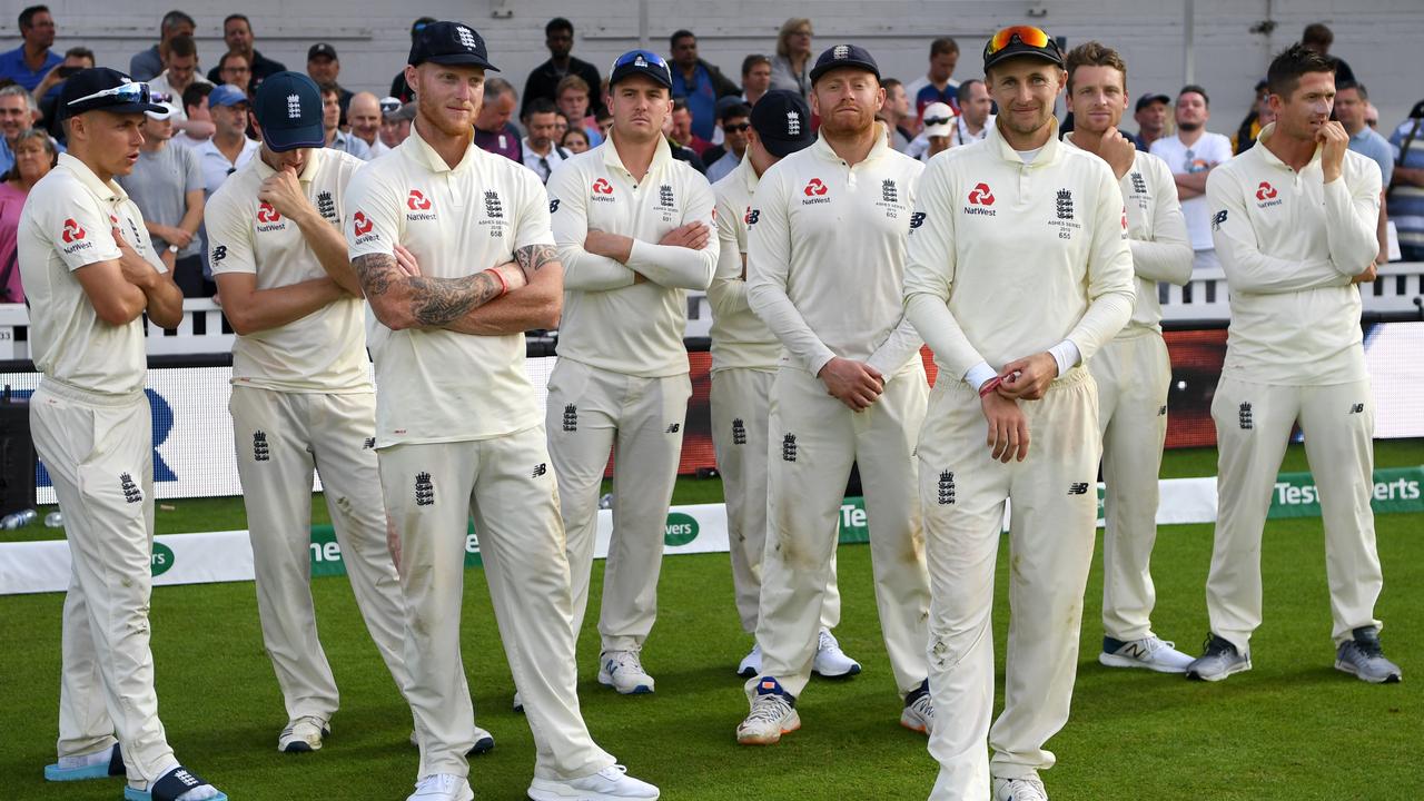 Ashes 2021: इंग्लैंड को लगा दोहरा झटका ऑस्ट्रेलिया से मिली हार के बाद, आईसीसी (Icc) ने भी दिया इंग्लैंड टीम को करारा झटका 2 आईसीसी (Icc) ने इस बात के लिए लगाया इंग्लैंड पर जुर्माना