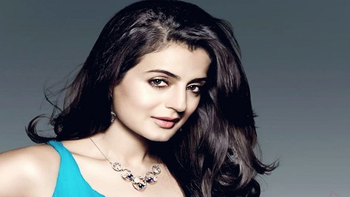 गदर 2 को लेकर चर्चा में बनी Ameesha Patel ने पहना बेहद ही बोल्ड ड्रेस, वीडियो हो रहा वायरल