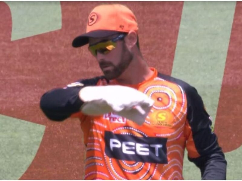Big Bash League: किसी को कॉफी पीने का लगा चस्का,तो किसी ने पहने दस्ताने,मैच के बीच खिलाड़ियों का दिखा ये अंदाज