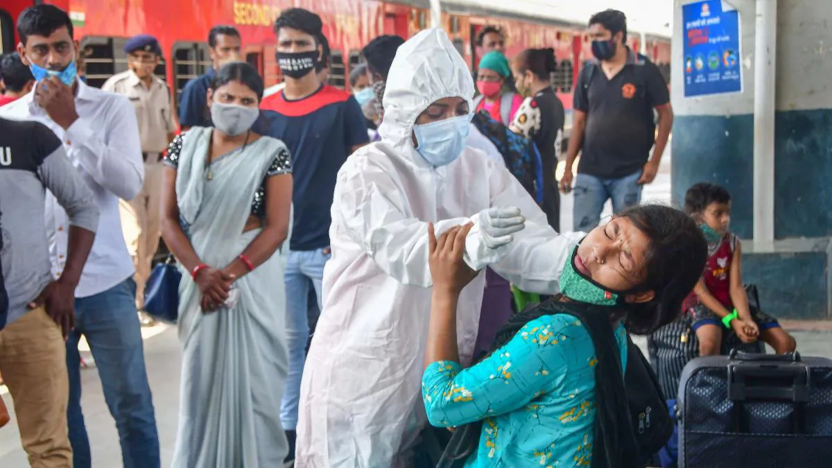 पिछले 24 घंटों में कोरोना का कहर बरकरार, भारत में महामारी ने बनाया एक नया रिकॉर्ड, 1 दिन में आए इतने केस