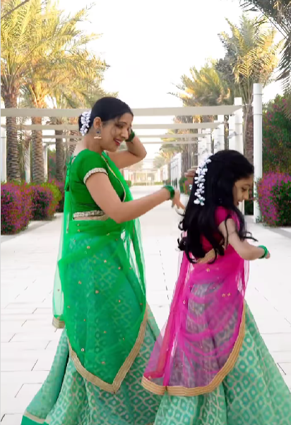 मां-बेटी की डांसिंग जोड़ी ने 'Srivalli Song' पर किया कमाल का डांस, देखते ही देखते सोशल मीडिया पर ट्रेंड करने लगा वीडियो