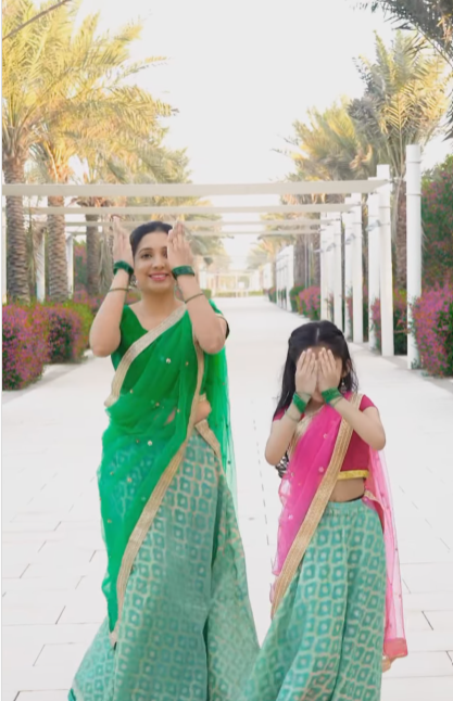 मां-बेटी की डांसिंग जोड़ी ने 'Srivalli Song' पर किया कमाल का डांस, देखते ही देखते सोशल मीडिया पर ट्रेंड करने लगा वीडियो