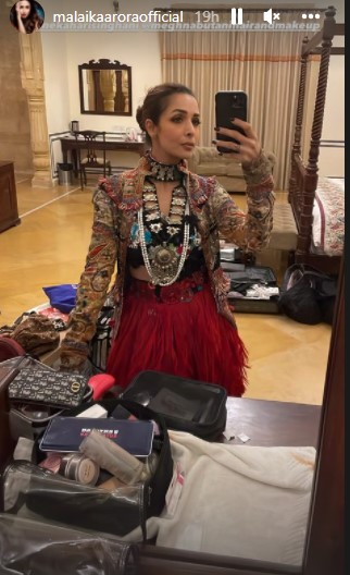 मिरर सेल्फी लेते वक्त Malaika Arora का दिखा यूनिक अंदाज, शेयर करते ही वायरल हुई तस्वीर
