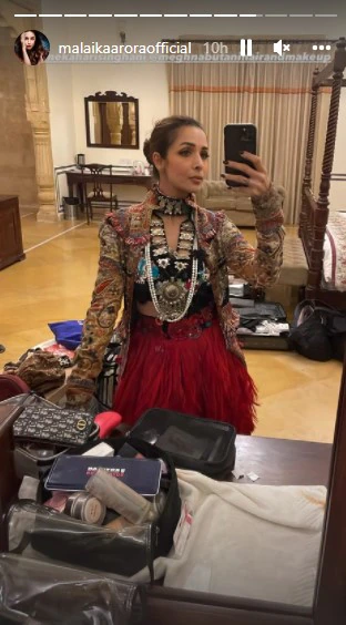 मिरर सेल्फी लेते वक्त Malaika Arora का दिखा यूनिक अंदाज, शेयर करते ही वायरल हुई तस्वीर