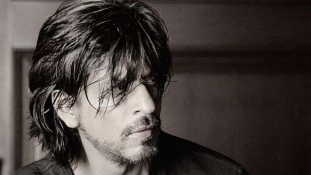 मशहूर फिल्म क्रिटिक ने 'पठान' को लेकर Shahrukh Khan पर साधा निशाना, कहा- अक्षय के बाद अब इनपर चढ़ा देशभक्ति का भूत...