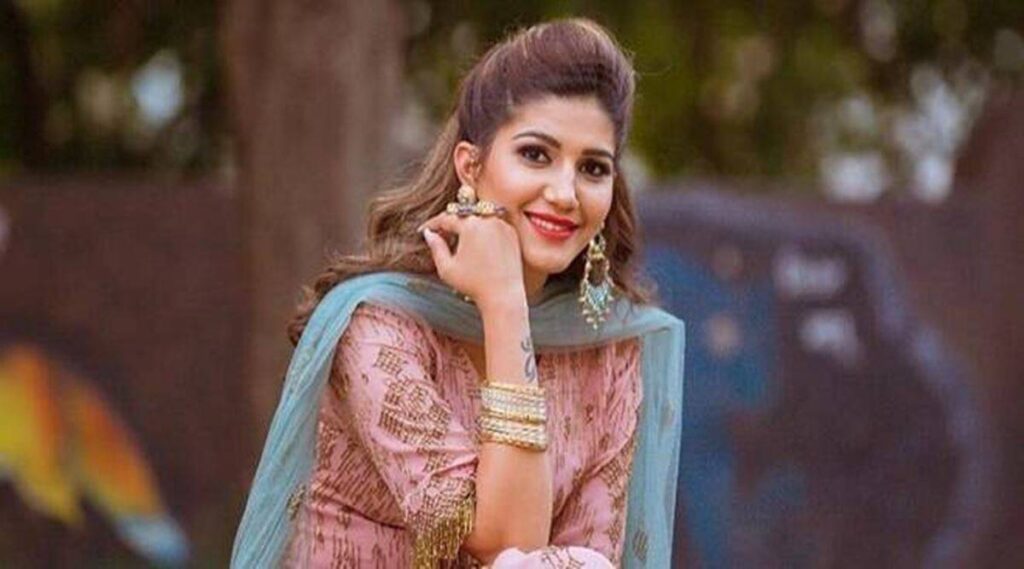 Sapna Choudhary ने लाल दुपट्टा गाने पर किया धमाकेदार डांस, सोशल मीडिया पर तहलका मचा रहा उनका ये Video, आप भी देखें