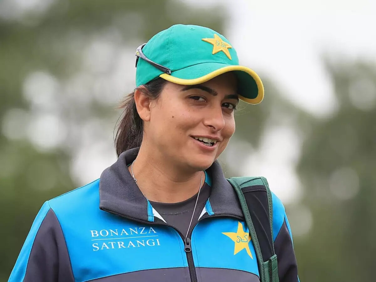 पाकिस्तान की इस महिला क्रिकेटर ने कहा, धोनी के साथ बिताना चाहेंगी एक दिन, जाने पूरा बयान