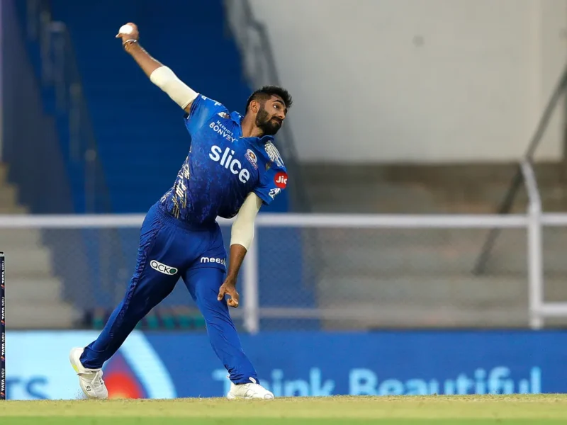 मुंबई की हार के बावजूद इस तेज़ गेंदबाज़ ने बना दिया इतिहास, T20 क्रिकेट में ऐसा करने वाले पहले गेंदबाज़