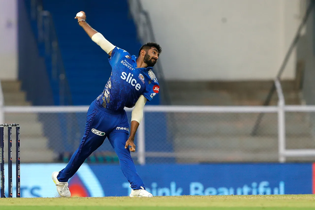 मुंबई की हार के बावजूद इस तेज़ गेंदबाज़ ने बना दिया इतिहास, T20 क्रिकेट में ऐसा करने वाले पहले गेंदबाज़