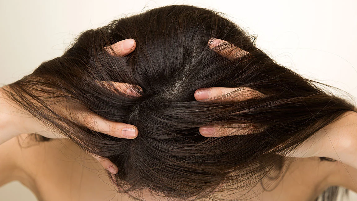 Hair Root Pain: बालों की जड़ों से हैं परेशान