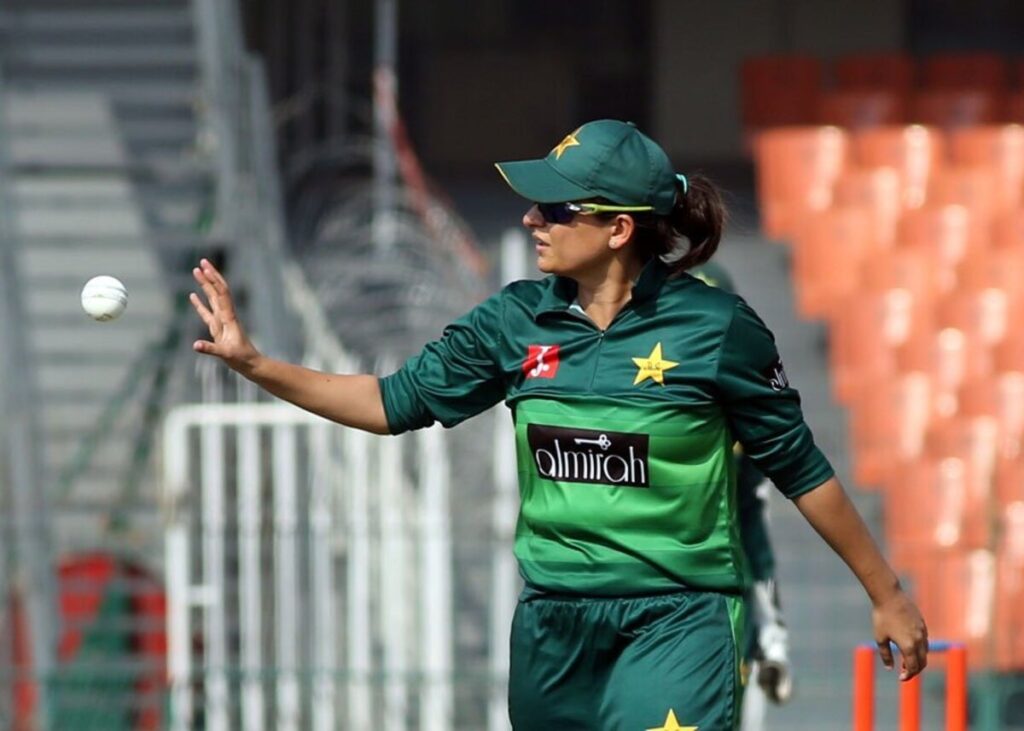 पाकिस्तान की इस महिला क्रिकेटर ने कहा, धोनी के साथ बिताना चाहेंगी एक दिन, जाने पूरा बयान