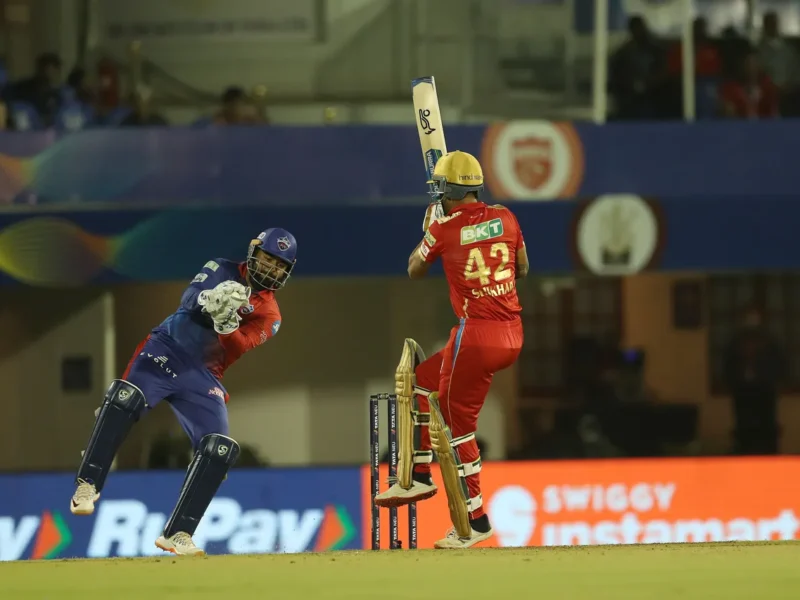 शिखर धवन हुए सिर्फ 9 रन पर आउट, बॉलर के साथ विकेटकीपर को मिलेगा विकेट के श्रेय