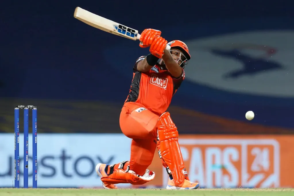 Ipl 2022 में इन बल्लेबाजों ने लगाए सबसे लंबे छक्के, लिस्ट में नहीं एक भी भारतीय बल्लेबाज का नाम 2 Ipl 2022 में इन बल्लेबाजों ने लगाए सबसे लंबे छक्के