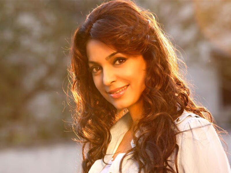 Juhi Chawla की बेटी अपनी मां से भी हैं ज्यादा खूबसूरत, सोशल मीडिया पर तस्वीरें हो रही हैं वायरल